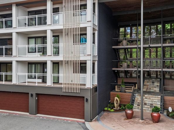 130 105th Avenue SE 108, Bellevue WA 98004