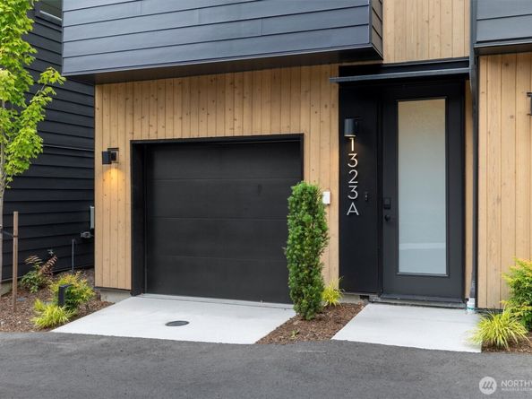 1323 N 185th Street A, Shoreline WA 98133