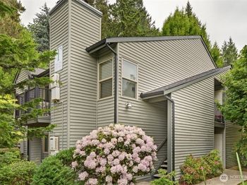 9805 Avondale Road NE