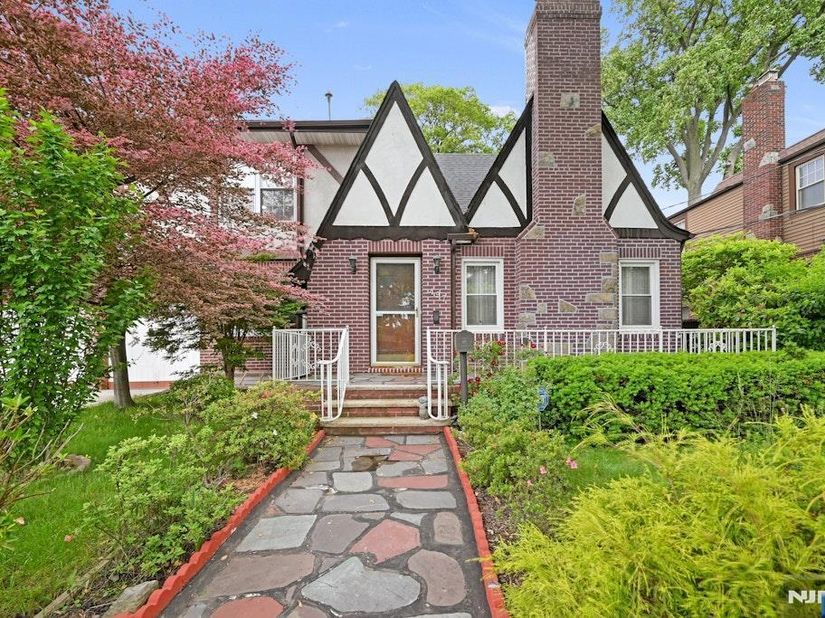 497 Oakdene Avenue, Ridgefield NJ 07657