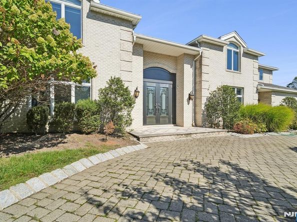 32 Laurie Drive, Englewood Cliffs NJ 07632