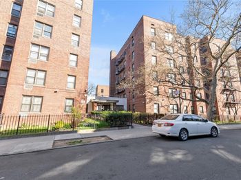 141-05 Pershing Crescent