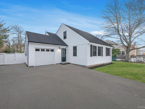 41 Nancy Place, Massapequa NY 11758