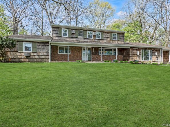 16 Appletree Lane, Huntington Station NY 11746