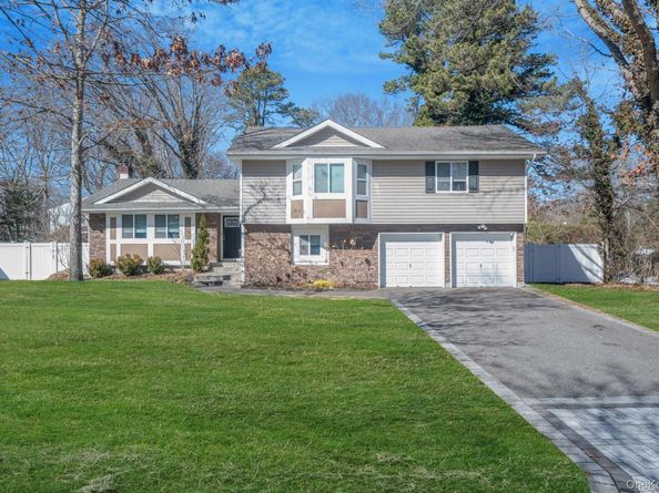 17 Rolling Hills Drive, Ridge NY 11961