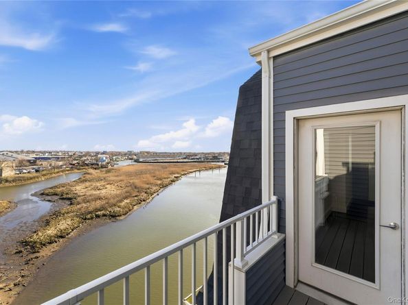 237 Marina Pointe Drive 237, East Rockaway NY 11518