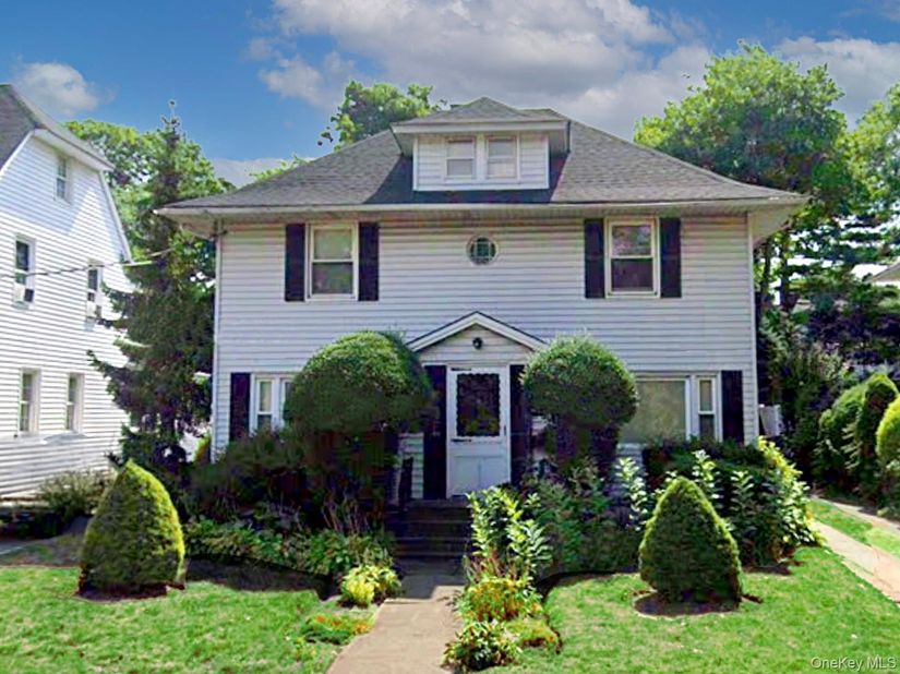 65 Lakeside Drive, Rockville Centre NY 11570