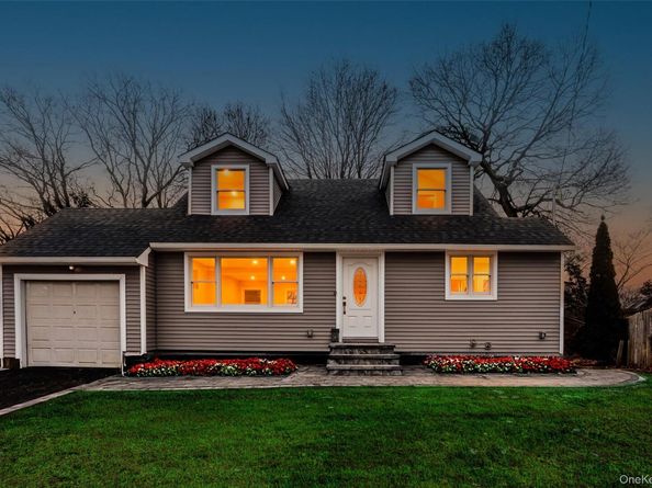 6 Grand Haven Court, Commack NY 11725