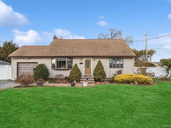 29 Lexington Avenue, West Babylon NY 11704