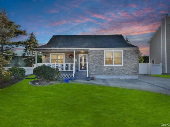 24 Arlyn Drive E, Massapequa NY 11758