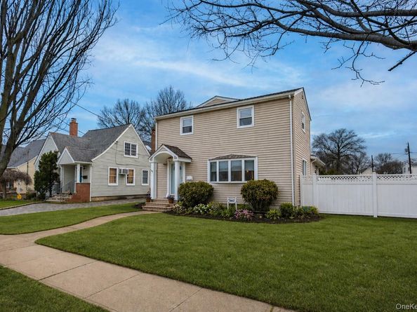 2632 Montauk Avenue, Merrick NY 11566