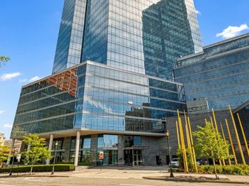 5 Renaissance Square