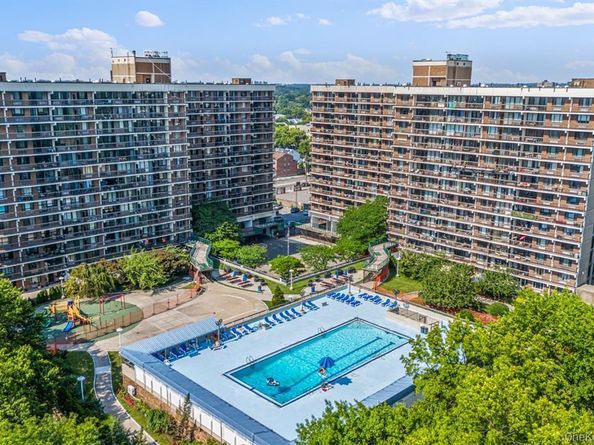 152-18 Union Turnpike 12R, Flushing NY 11367