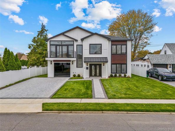 48 Martin Lane, Westbury NY 11590