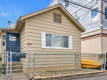33B Edgewater Park