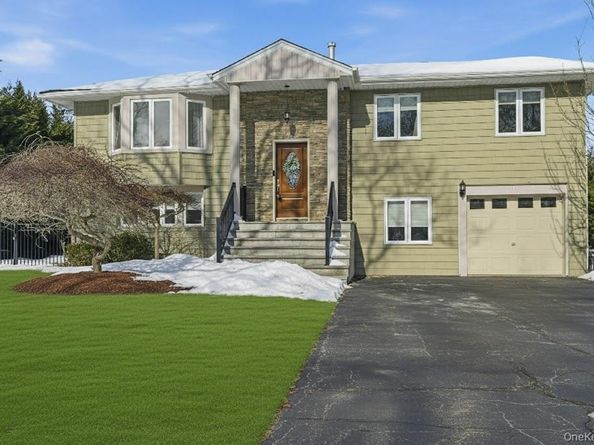 4 Stell Lane, East Northport NY 11731