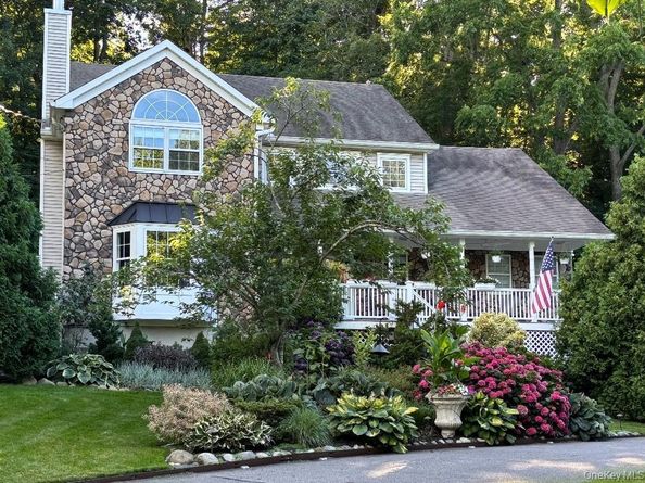 6 Sandy Hollow Road, Centerport NY 11721