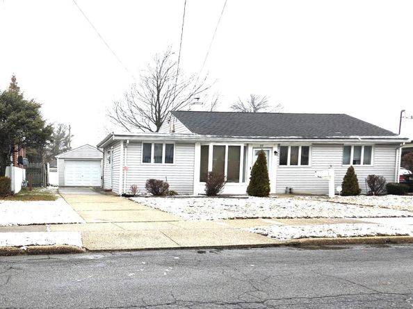 88 Spruce Lane, Valley Stream NY 11581