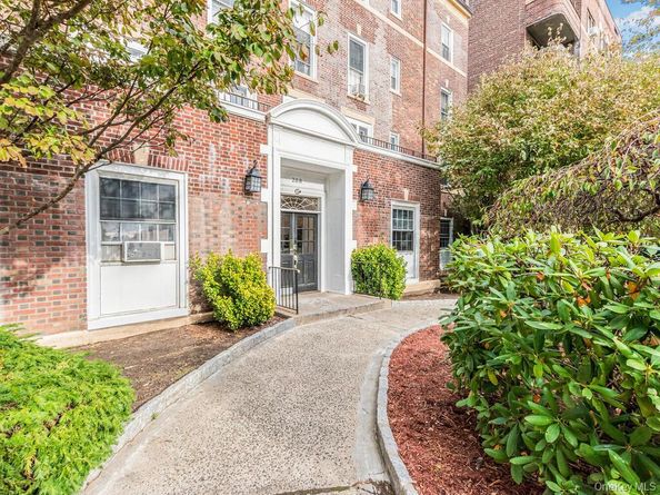 208 Centre Avenue 5k, New Rochelle NY 10805