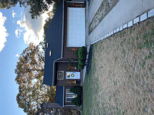 4 Marlo Court, Selden NY 11784