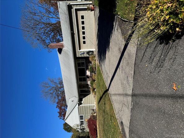 1 Glades Way, Halesite NY 11743