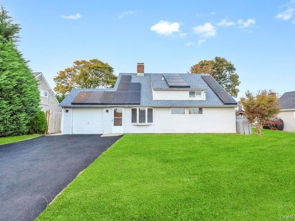 9 Redwood Lane, Levittown NY 11756