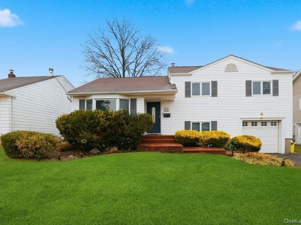 58 Circle Drive, Syosset NY 11791