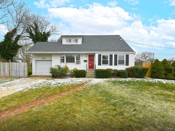 4 Deepdale Drive, Brentwood NY 11717