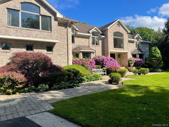 527 Split Rock Road, Syosset NY 11791