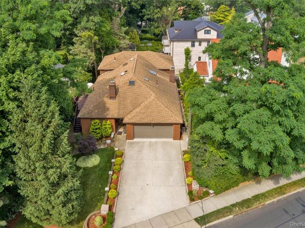 51-10 Douglaston Parkway, Douglaston NY 11362