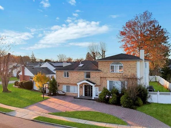 64 Fox Place, Hicksville NY 11801