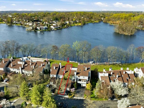 35 Waterside Close, Eastchester NY 10709