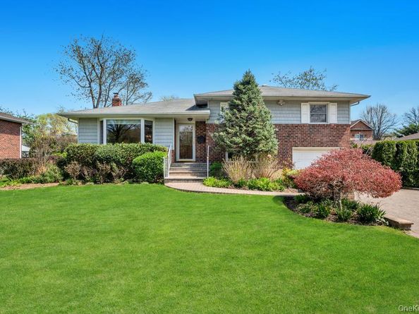 98 Larch Drive, Manhasset Hills NY 11040