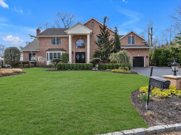 36 Fox Lane, Dix Hills NY 11746