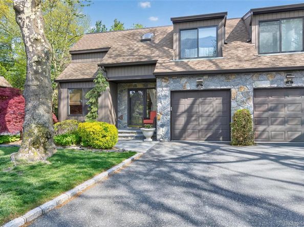 5 Pony Circle 5, Roslyn Heights NY 11577
