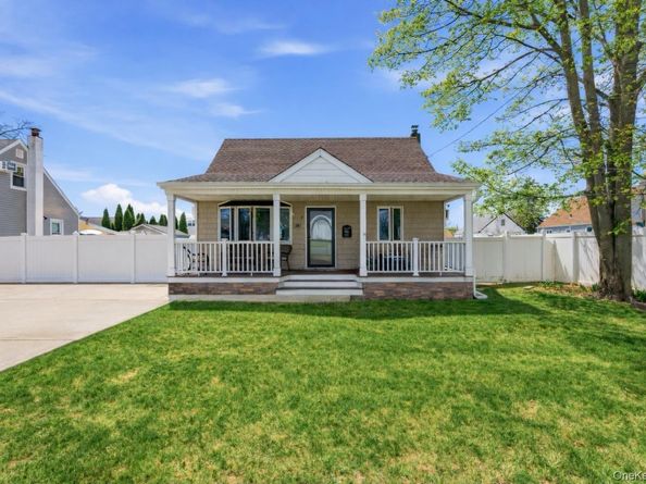 287 43rd Street, Lindenhurst NY 11757