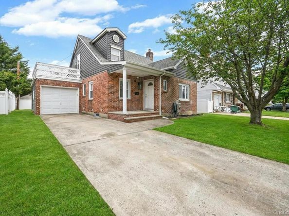6 Willow Road, New Hyde Park NY 11040