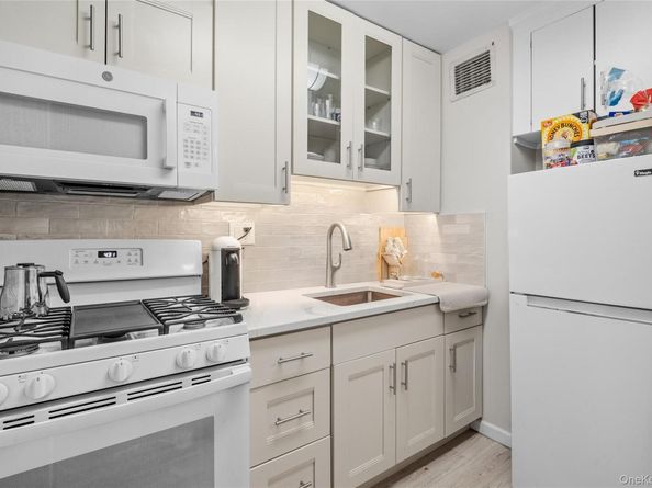 7510 Yellowstone Boulevard 2H, Rego Park NY 11374
