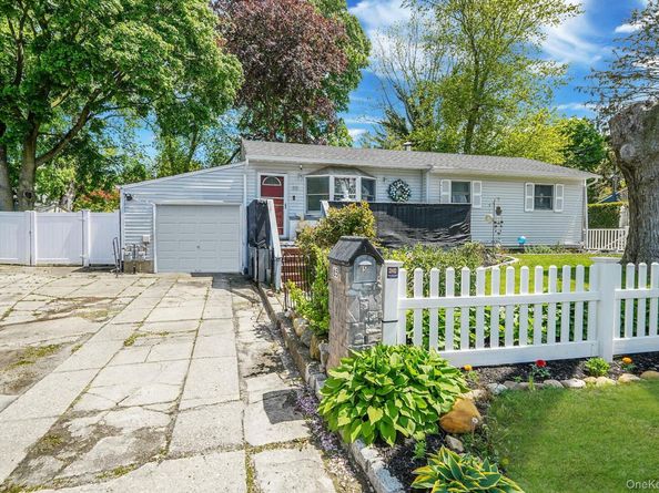 85 Applegate Drive, Central Islip NY 11722