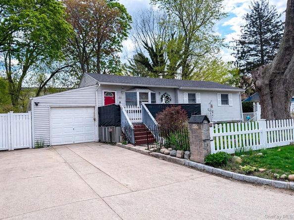 85 Applegate Drive, Central Islip NY 11722