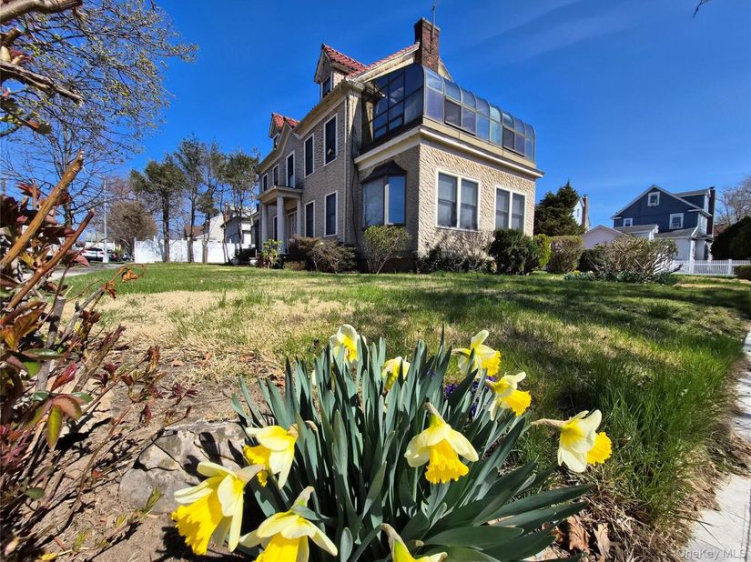 19404 110th Road, Saint Albans NY 11412