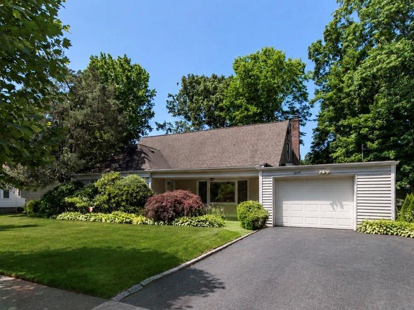 20 RAMSEY Road, Great Neck NY 11023