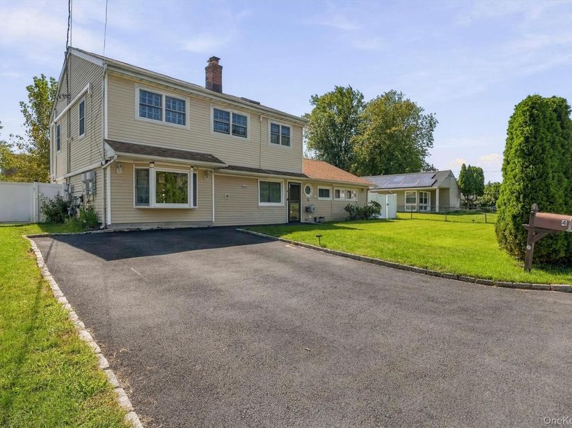 4 Manitou Trail, White Plains NY 10603