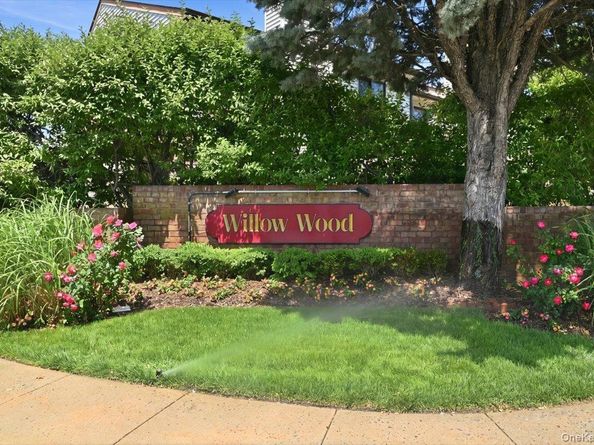 16 Balsam Court, Wantagh NY 11793