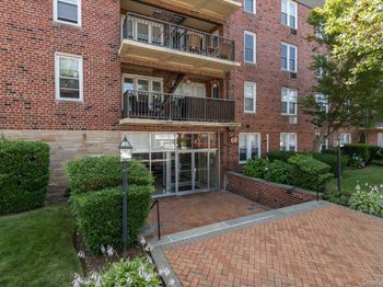 60 Hempstead Avenue