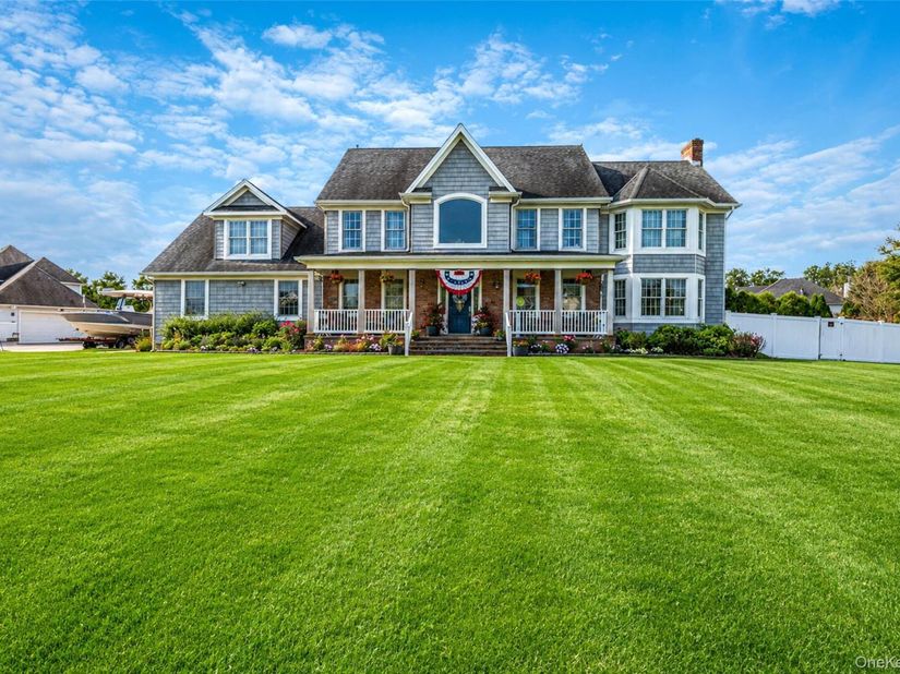 143 Meadow Path, Wading River NY 11792