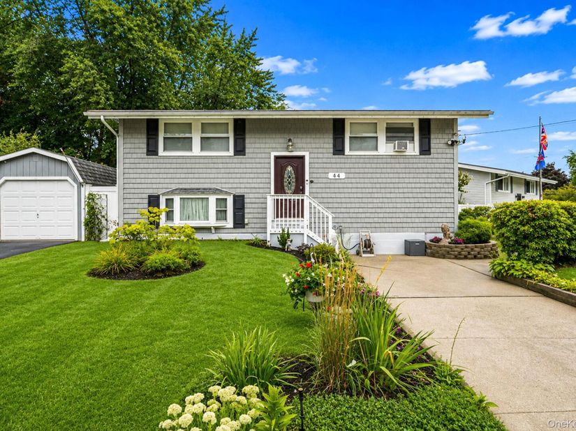 44 Buckskin Lane, Selden NY 11784