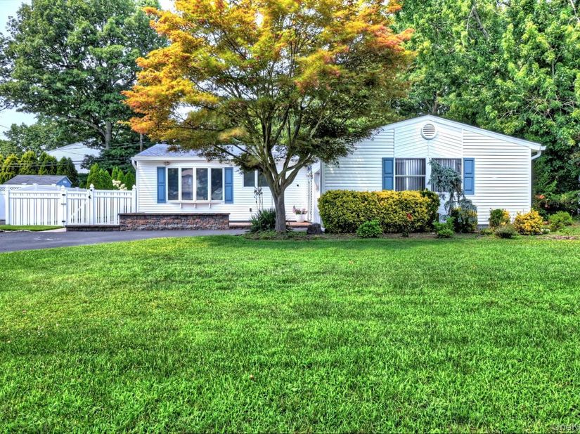 116 Shenandoah Boulevard N, Nesconset NY 11767