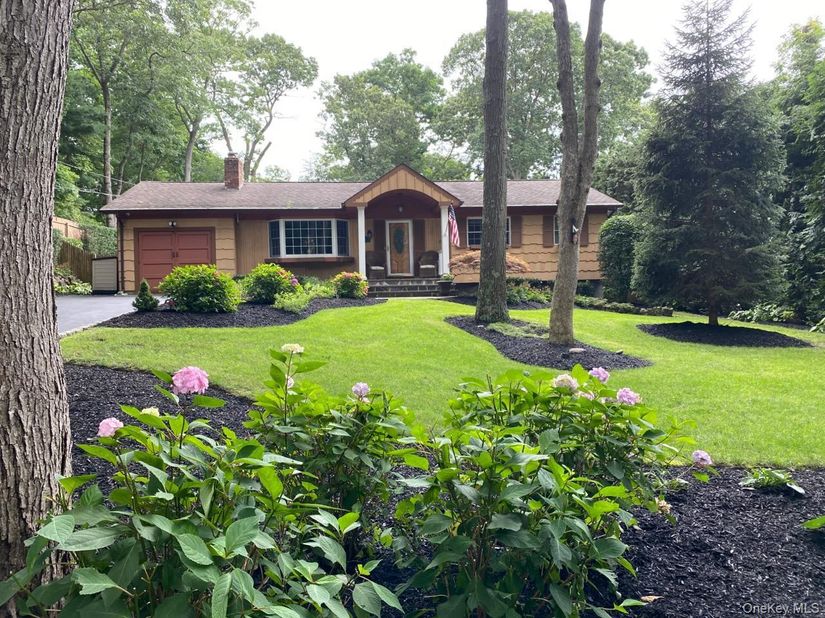 10 George Hill Road, Mount Sinai NY 11766