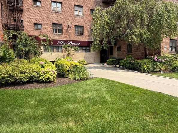 8719 204th Street A41, Hollis NY 11423